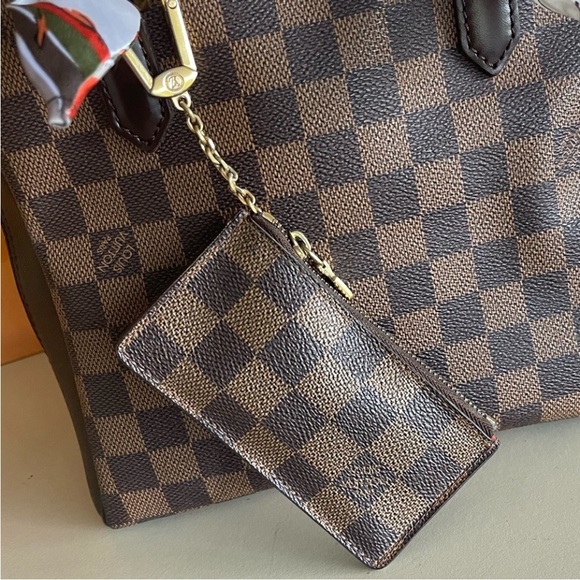 Authentic Louis Vuitton coins  purse🤎🤎🤎💛💛💛 - Picture 14 of 14